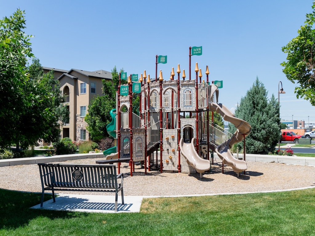 Four Seasons Apartments & Townhomes